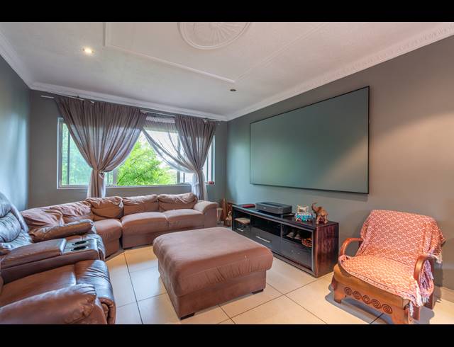 2 BEDROOM APARTMENT FOR SALE IN BUCCLEUCH